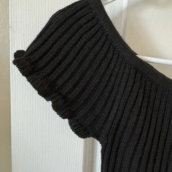 Versona Black Cropped Ribbed Top, S, Boat Neck, Cap Sleeves NWOT - Picture 7 of 7